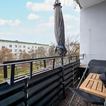 Pawlowa Stylish With Balcony & Office By Renters