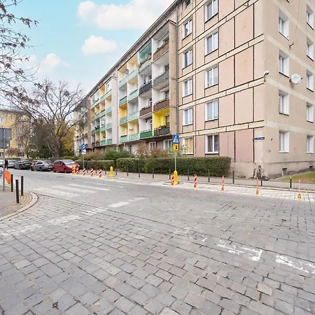 Pawlowa Stylish With Balcony & Office By Renters