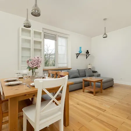 Pawlowa Stylish With Balcony & Office By Renters