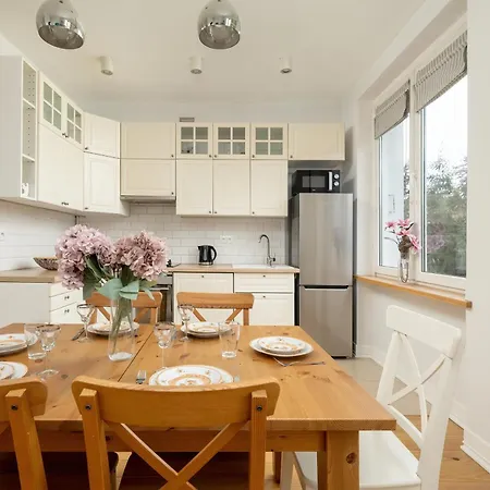 Pawlowa Stylish With Balcony & Office By Renters Apartment *