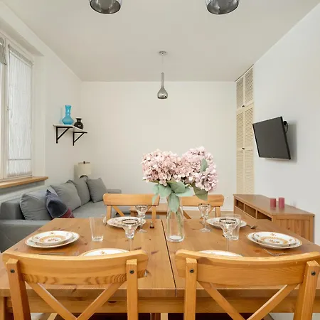 Pawlowa Stylish With Balcony & Office By Renters *